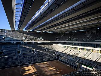 Watch: Roland Garros roof comp...